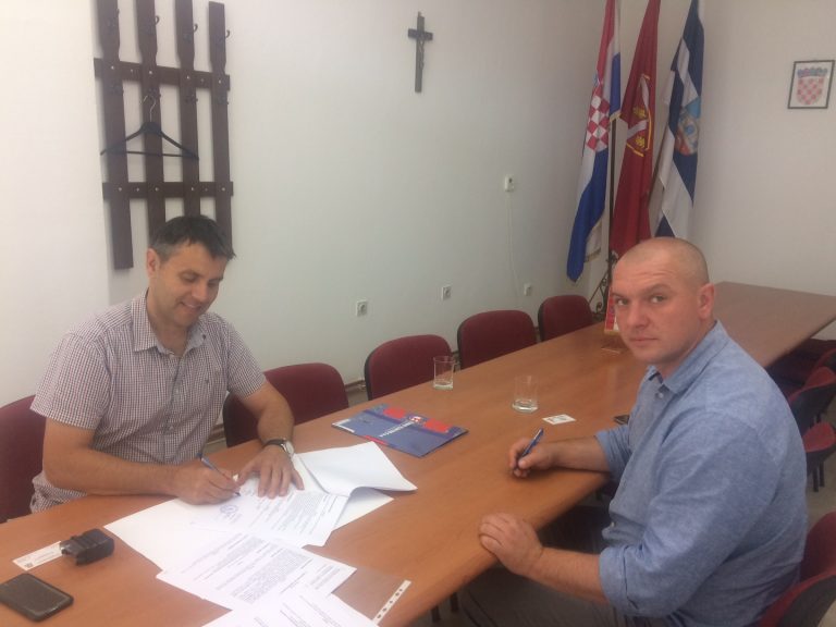 POTPISIVANJE UGOVORA